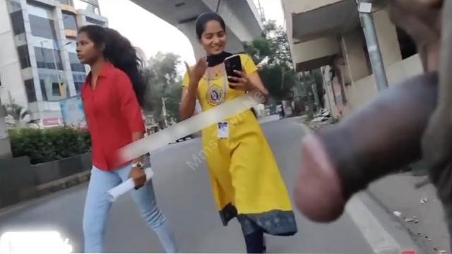 Horny Guy Flash Cock Infront Of College Girls Leak HD
